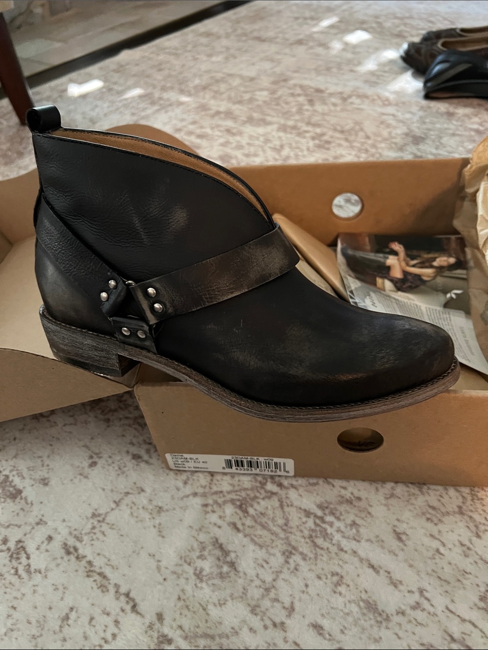 Koolaburra Women's Black Leather Ankle Boot, size 9, NIB